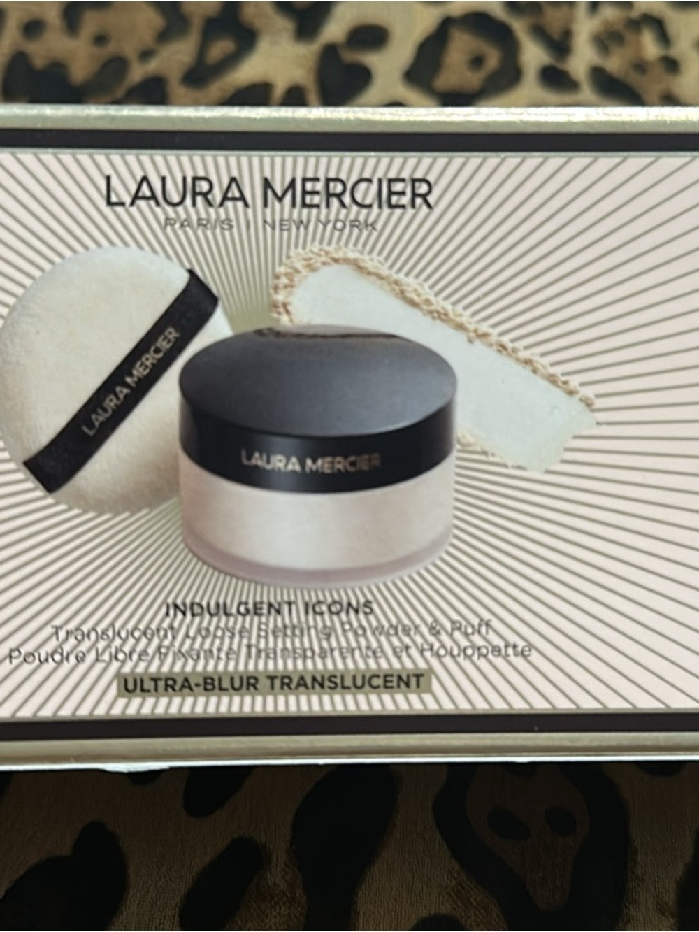 laura mercier Translucent Ultra-Blur Setting Powder with Puff